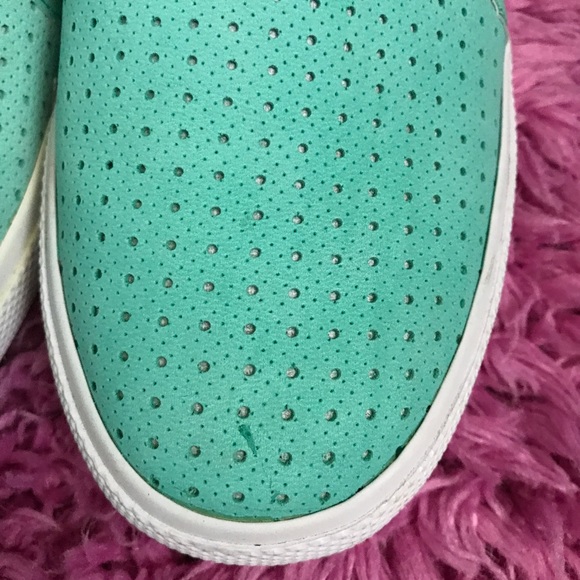 HP 🎉Kenneth Cole Reaction Turquoise Slip Ons - Picture 2 of 6
